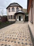 4-комнатный дом (200.00м<sup>2</sup>, 6.00 соток) , помесячно(Рабочий Городок, Ленинский район, г. Бишкек)