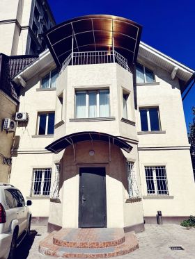 Офис, Панфилова -Боконбаева , площадью 400.00 м<sup>2</sup> (в районе Московская – Панфилова, Первомайский район, г. Бишкек)