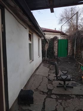 3-комнатный дом (65.00м<sup>2</sup>, 4.00 соток) , Т.Айтматова-К.Датка(Свердловский район, г. Бишкек)